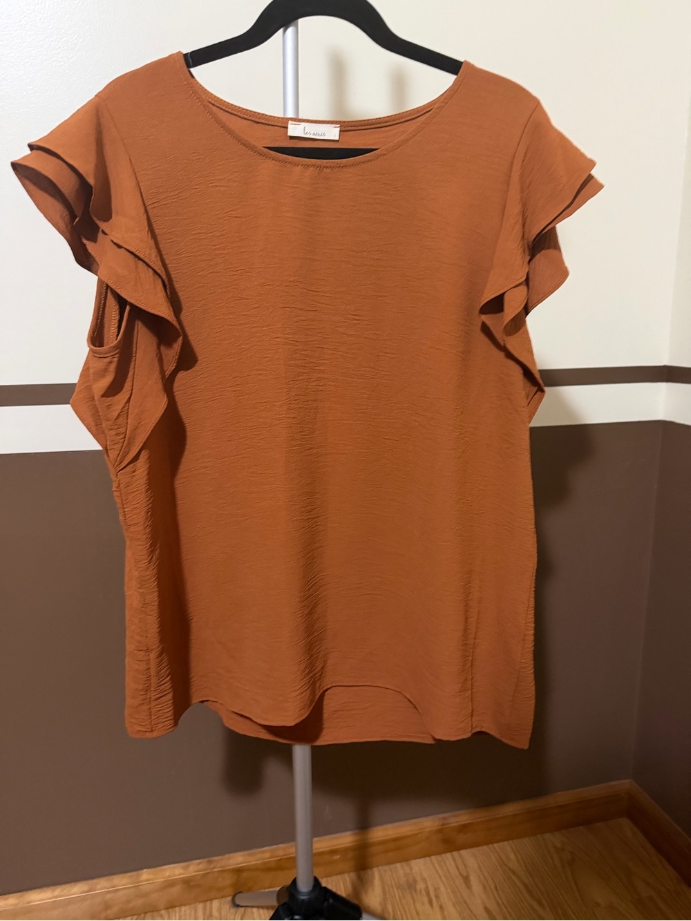 Ruffle Sleeve Blouse in Rust - Casual Women's Top Les Ami’s. NWOT